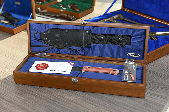 Micarta -  materiál rukojetí Repetitoru